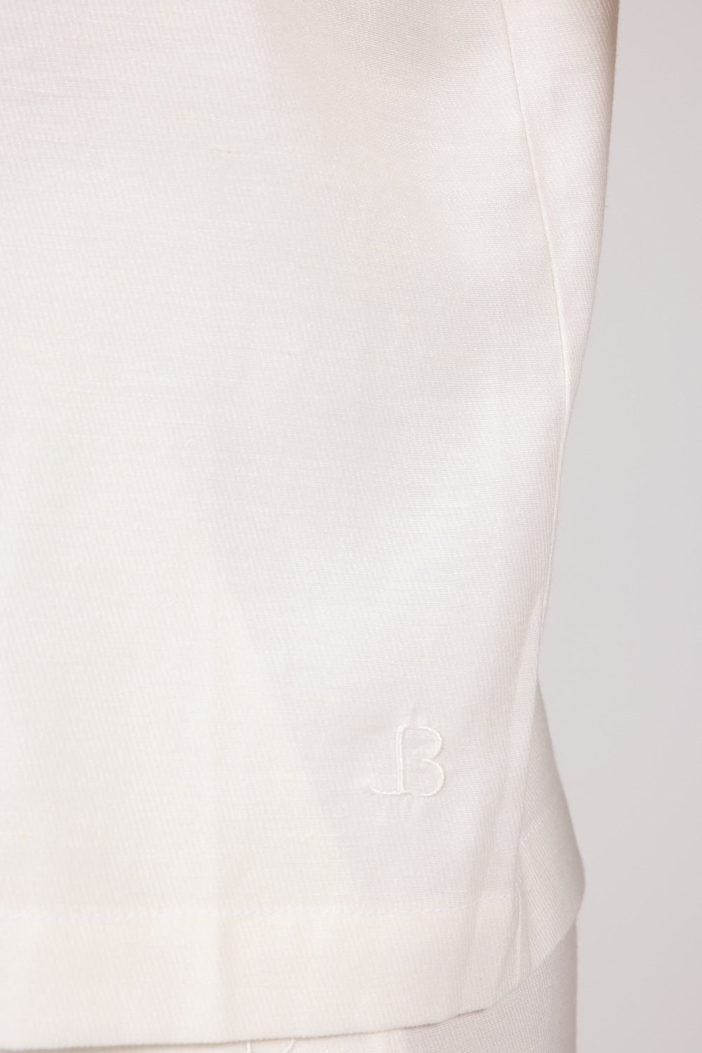 ROSE top in white close up