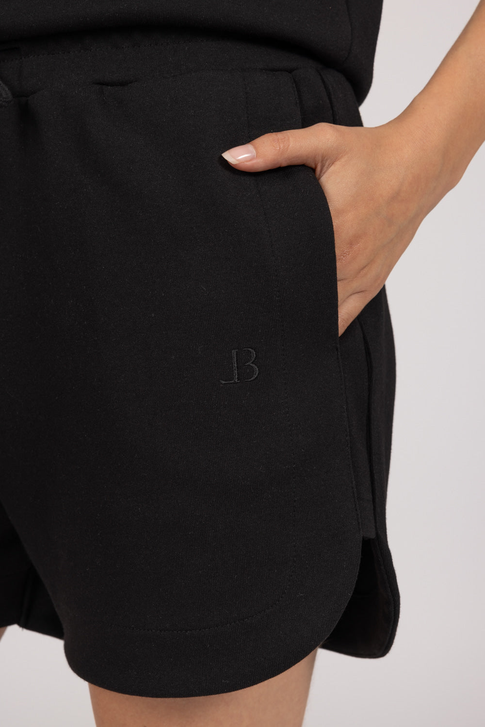 ALIX shorts in black