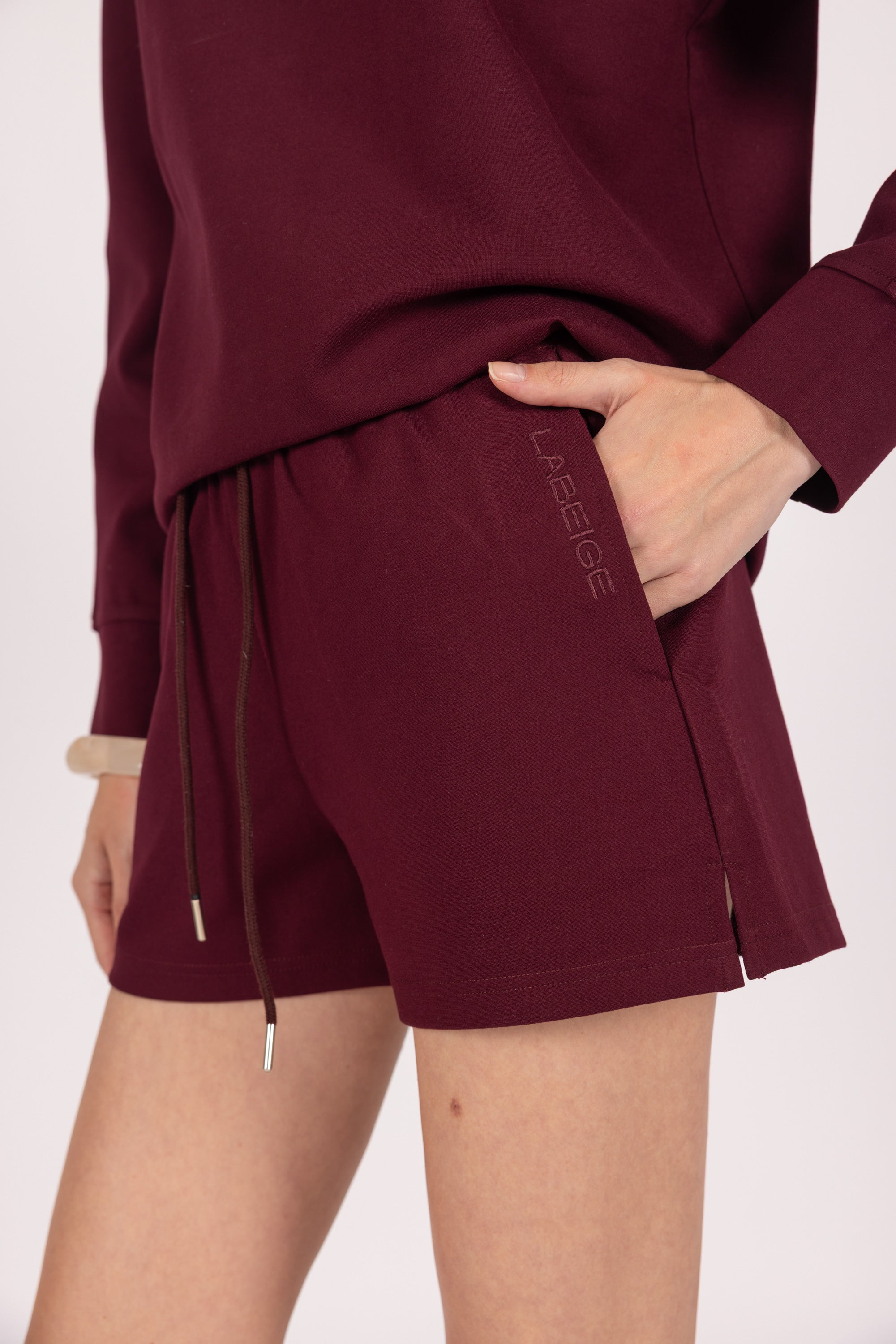 CIARA shorts side medium look