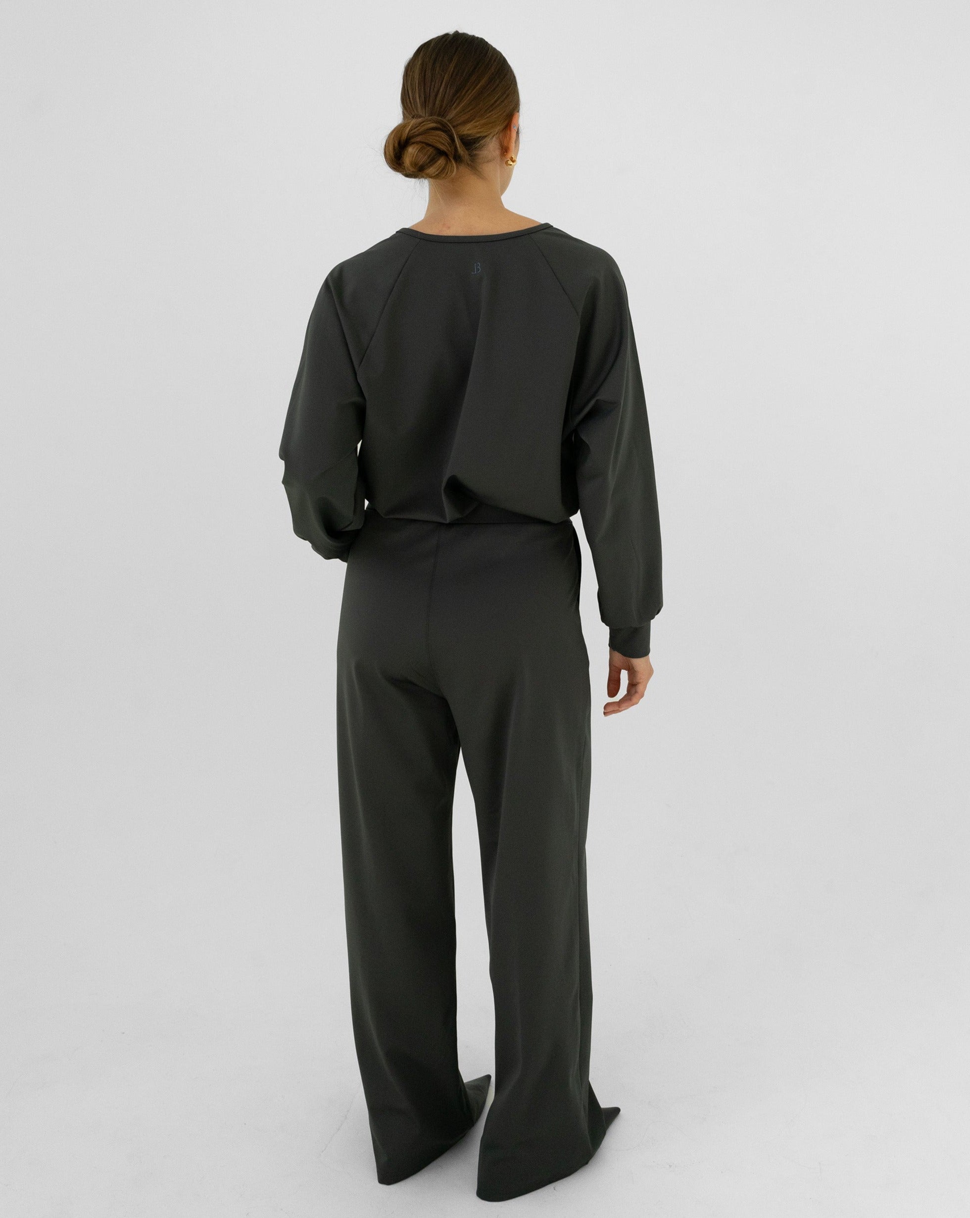 Lisa Pants Grey, full body back picture