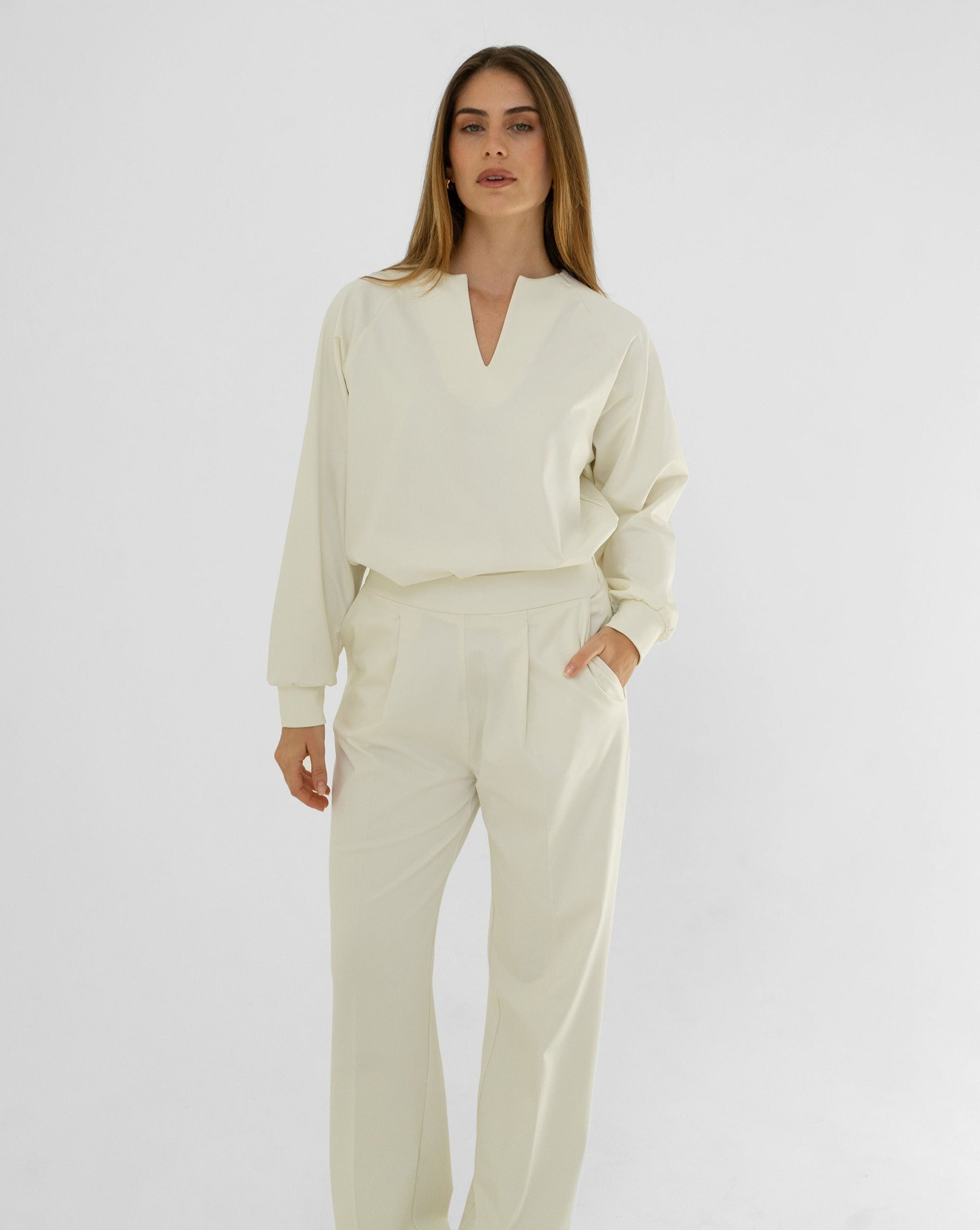 Lisa top beige, full body picture