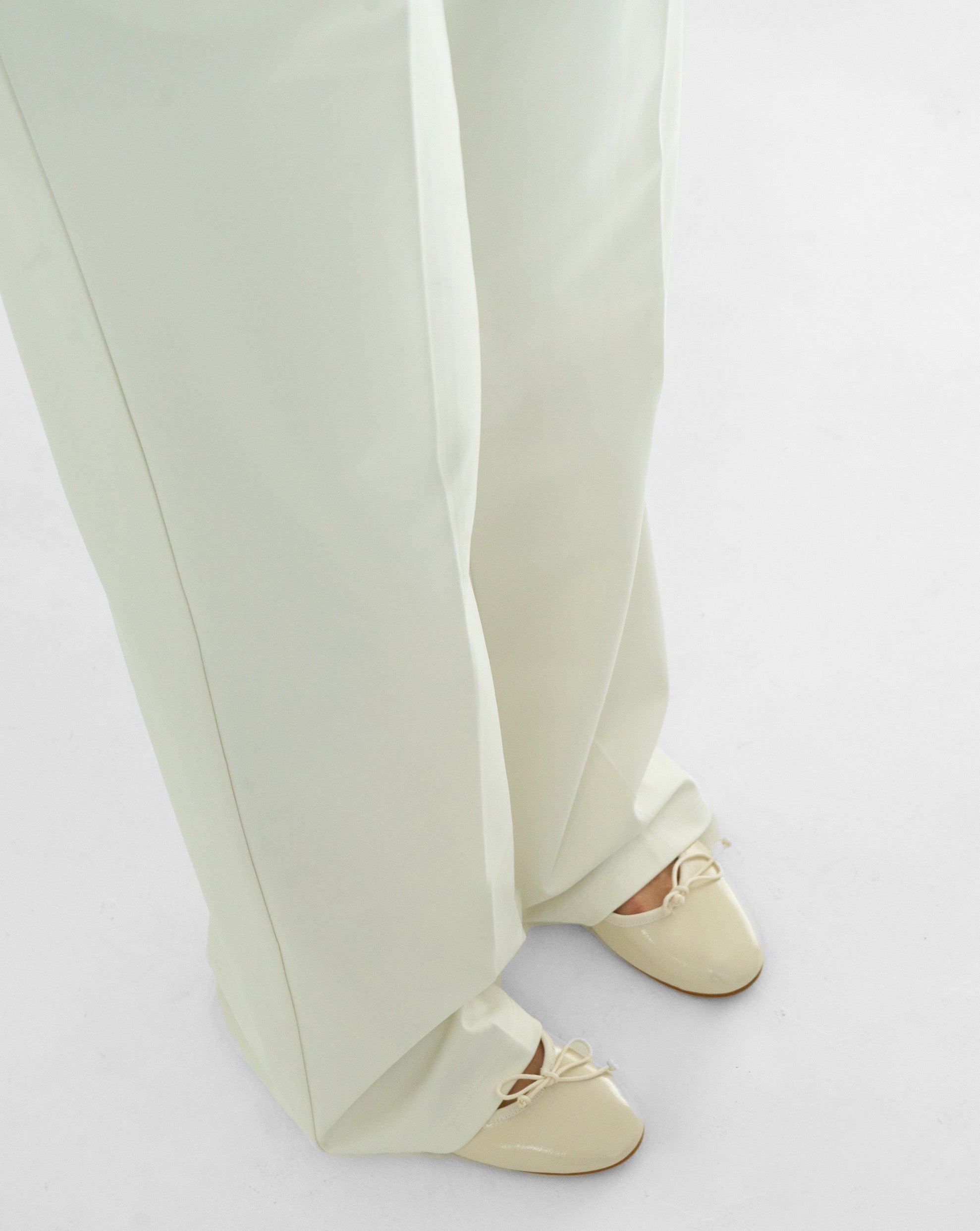 Lisa Pants Beige, close up bottom