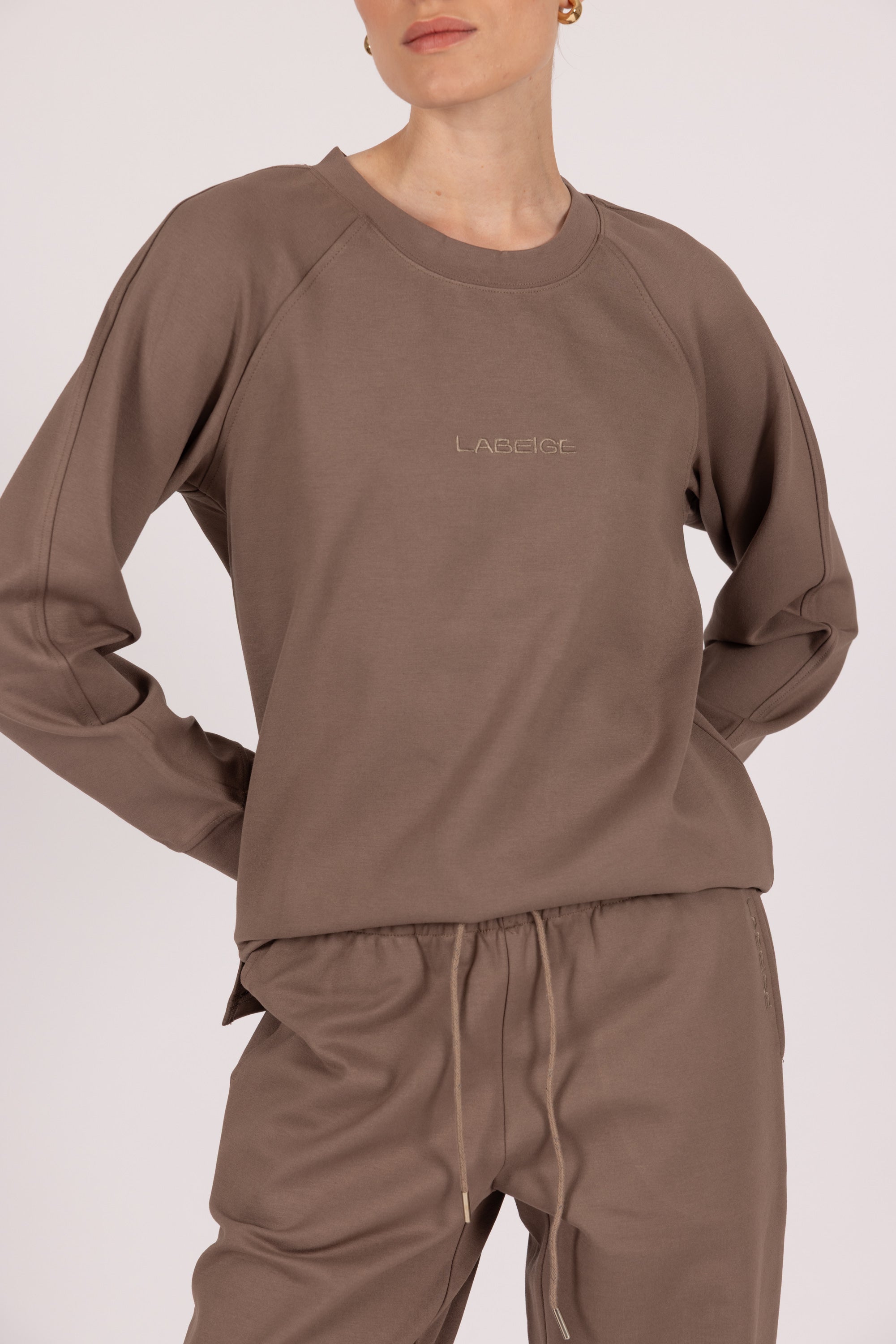 CIARA pants close up look