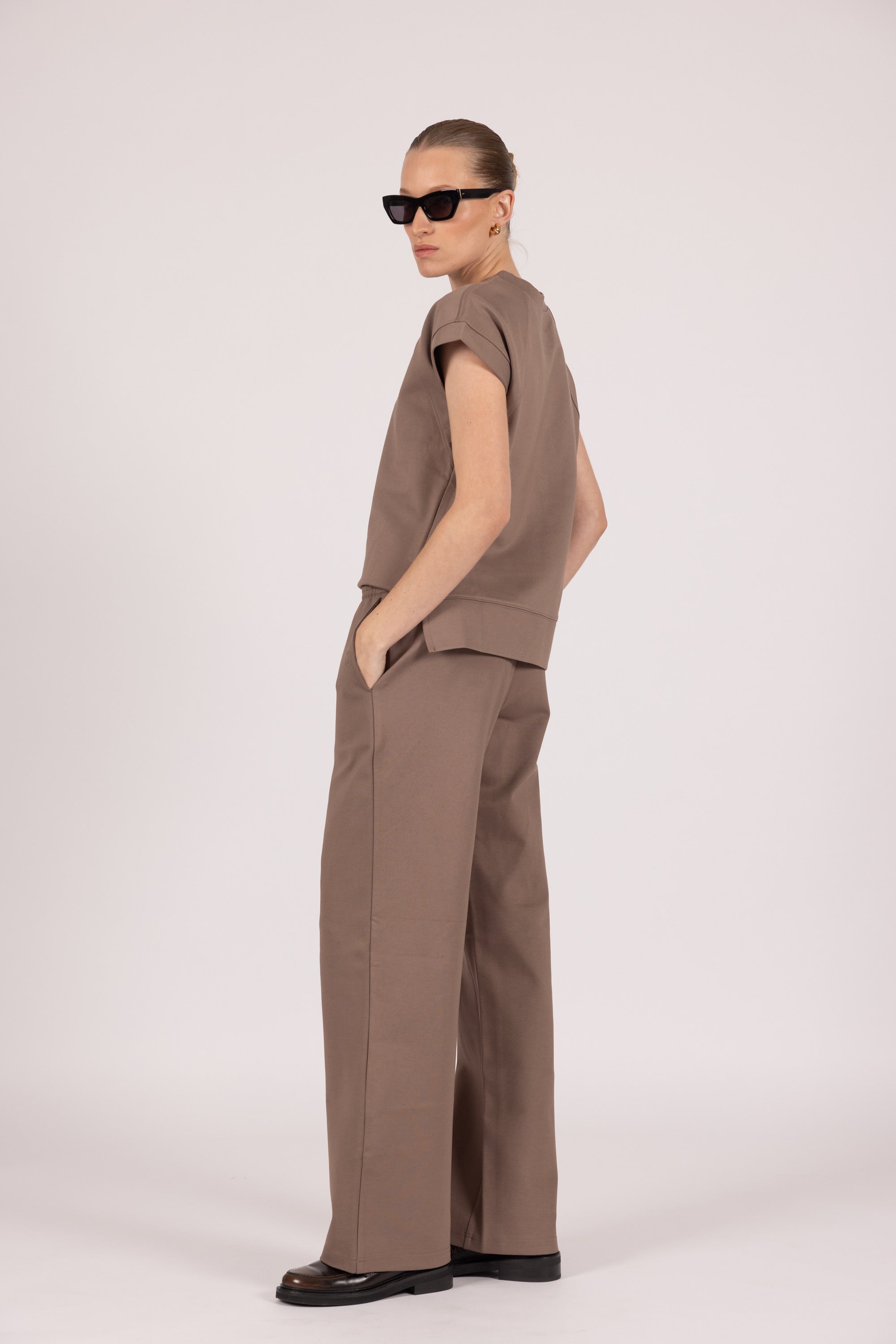 CIARA pants profile look