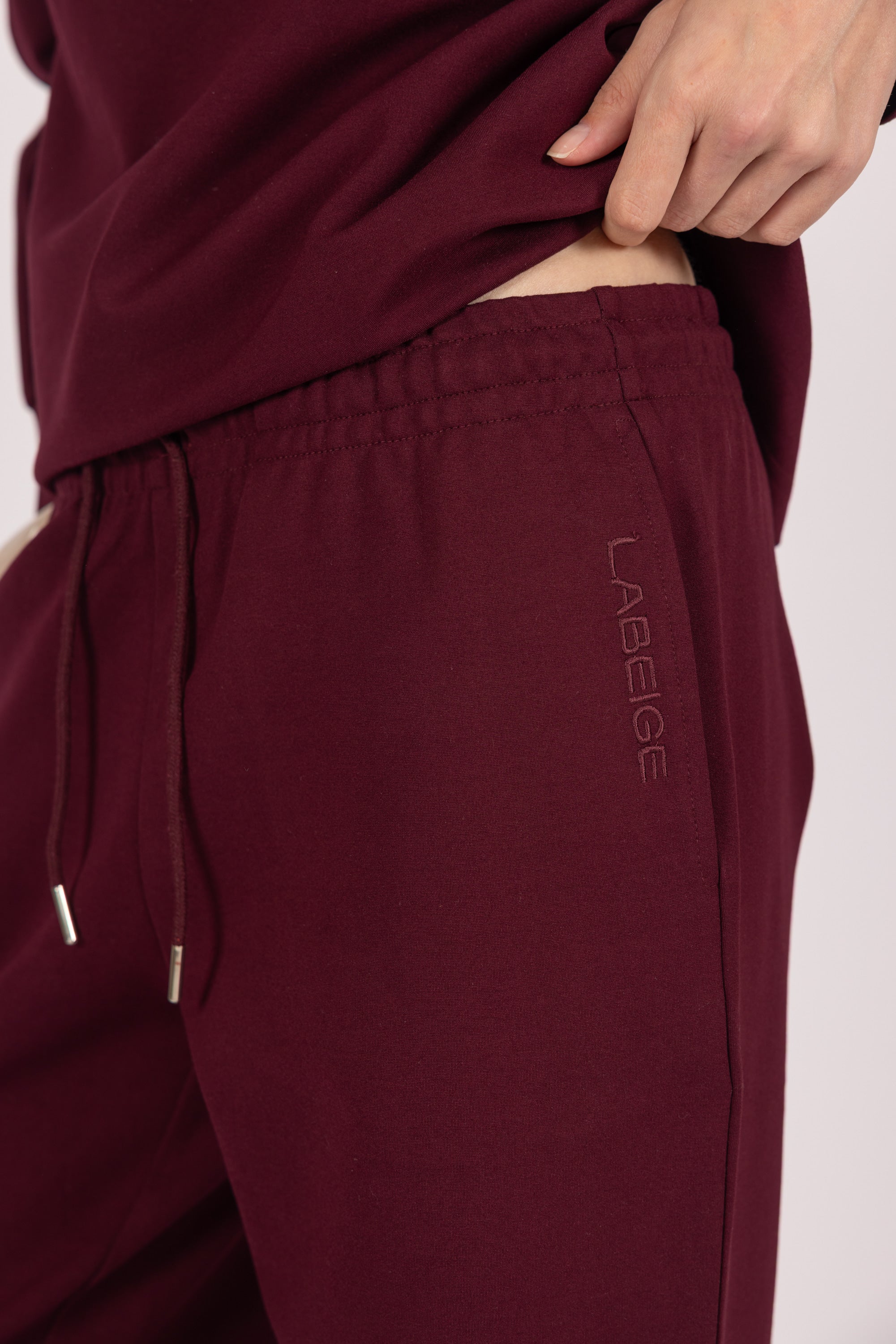 CIARA pants close up logo look