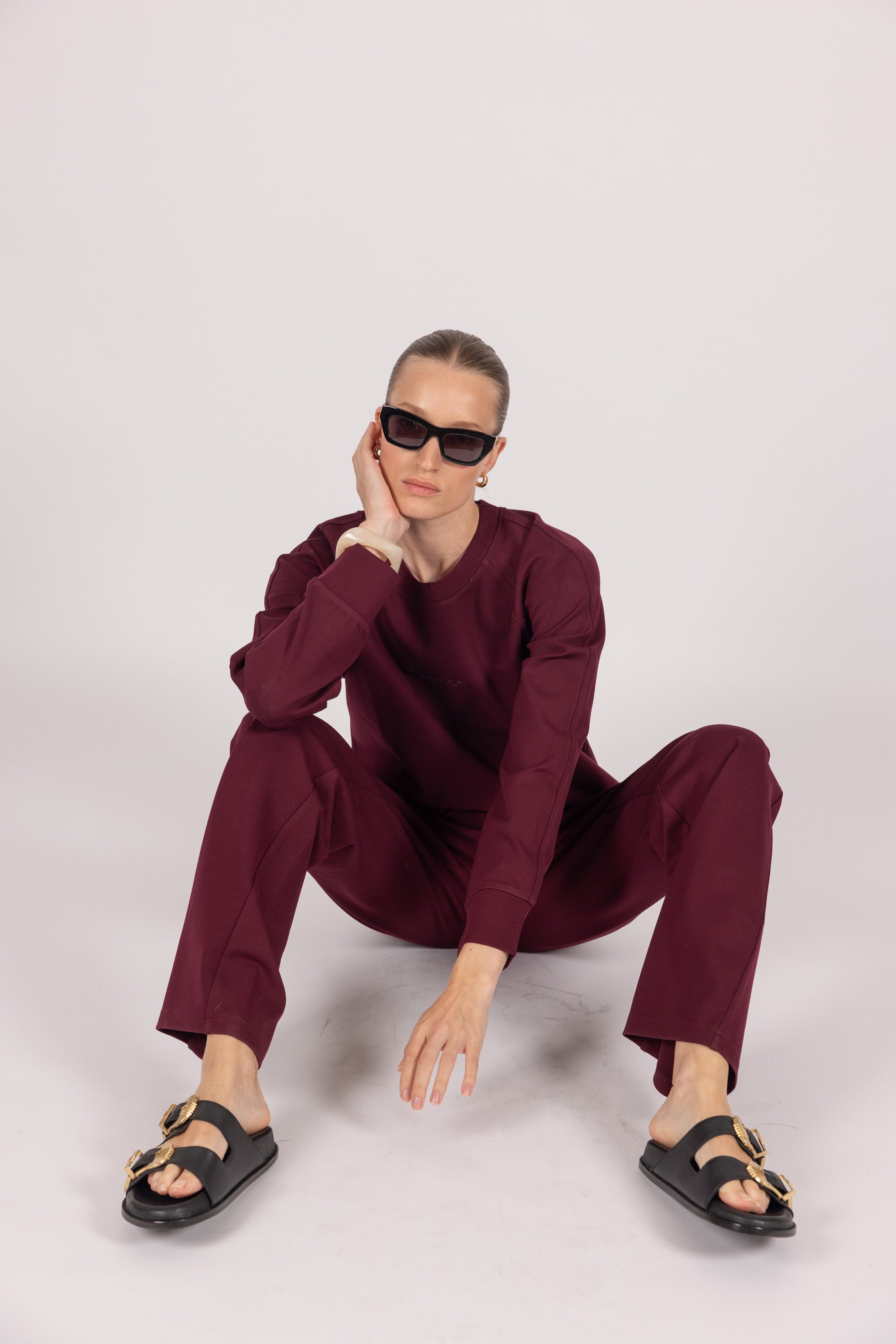 CIARA pants sitting look