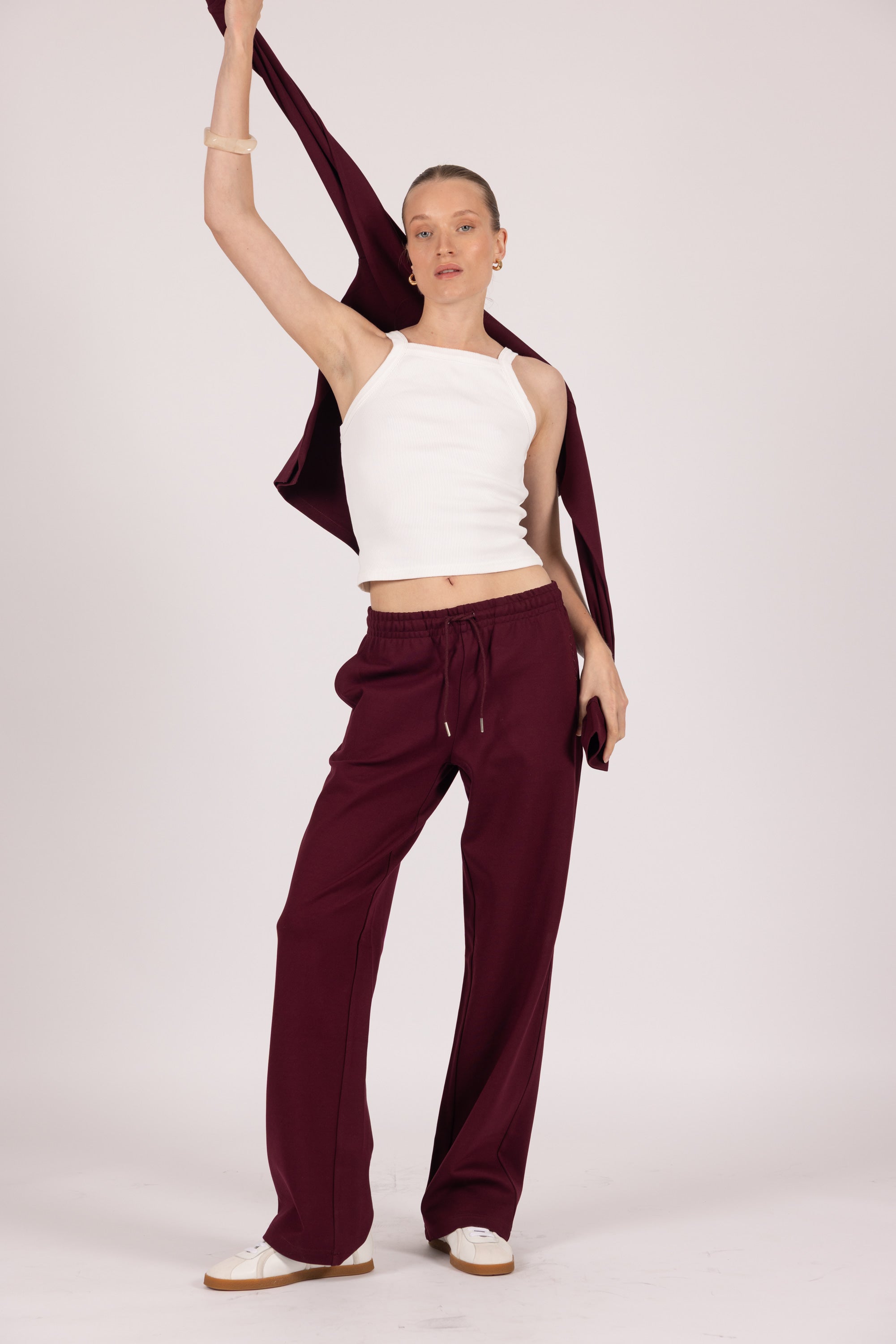 CIARA pants back look with tank top