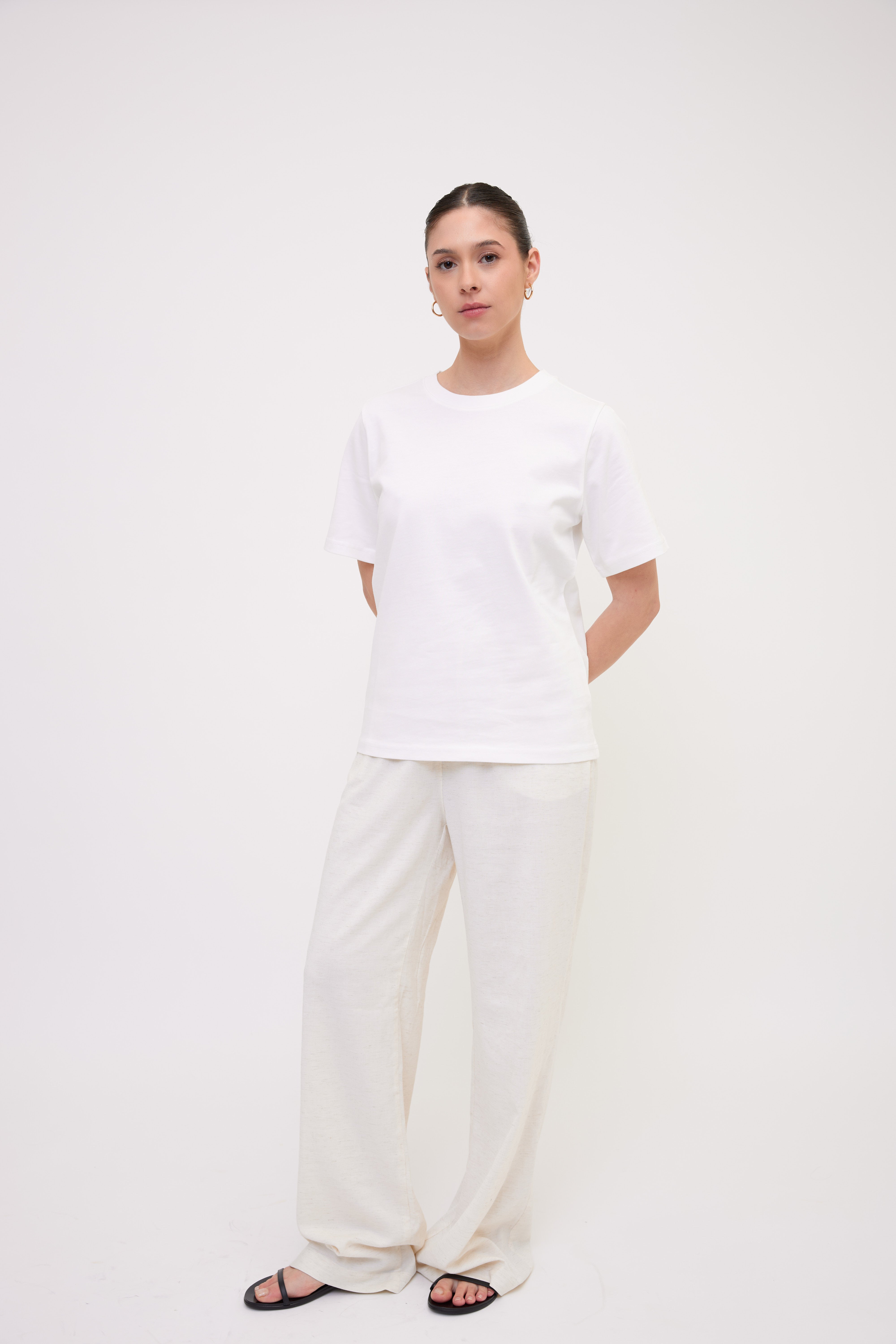 LORA tshirt white front total look