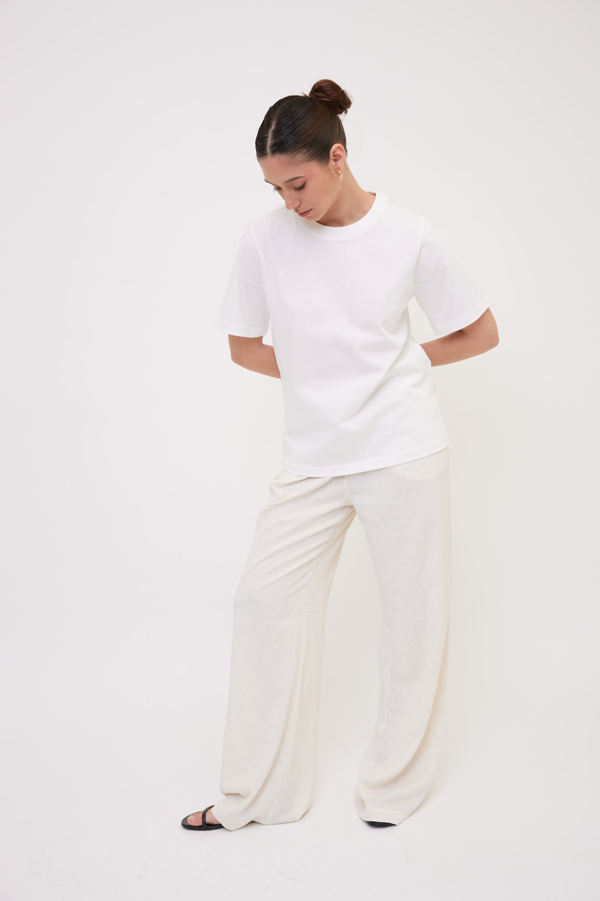 LORA tshirt white front total look