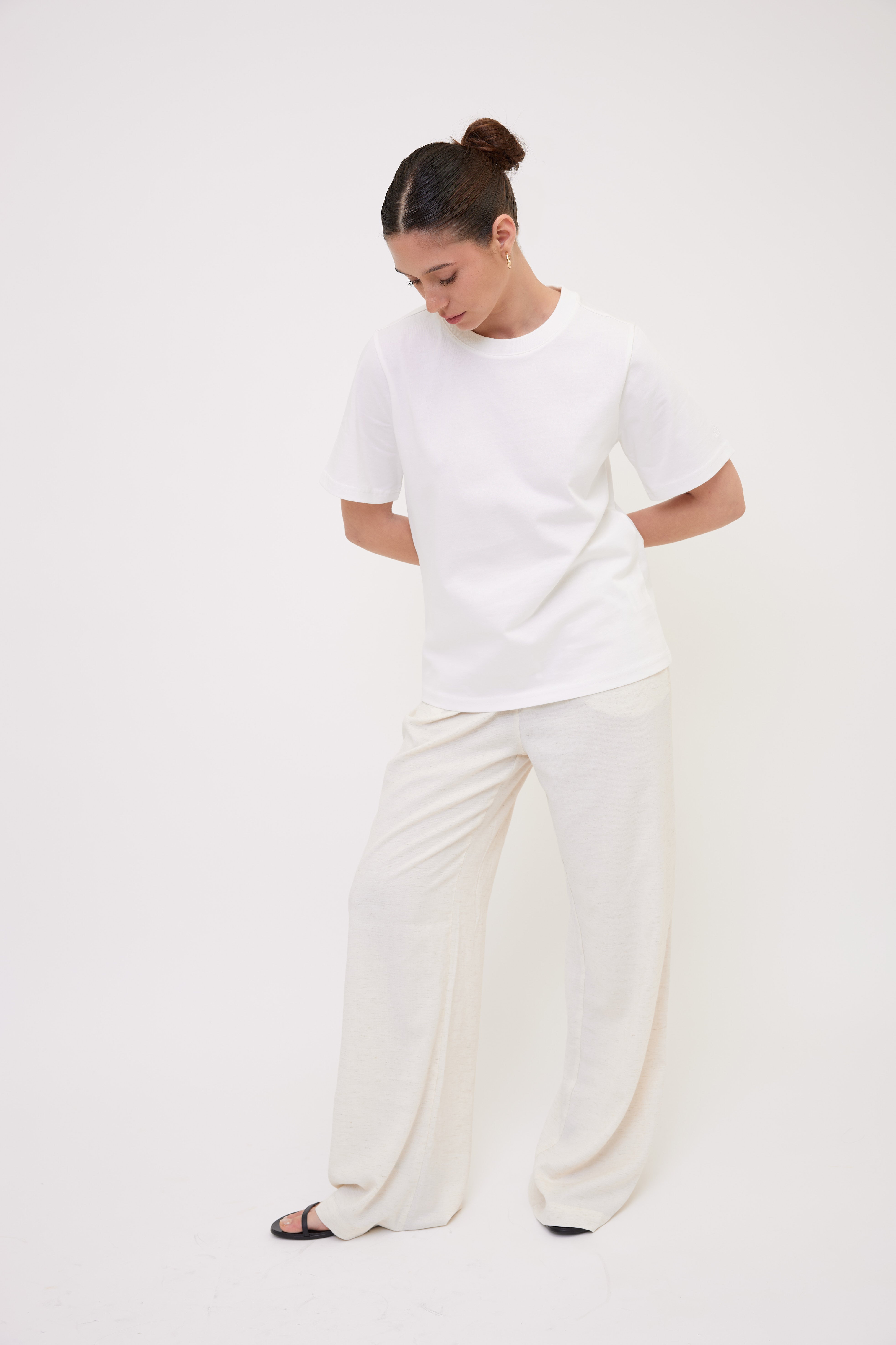 LORA tshirt white front total look