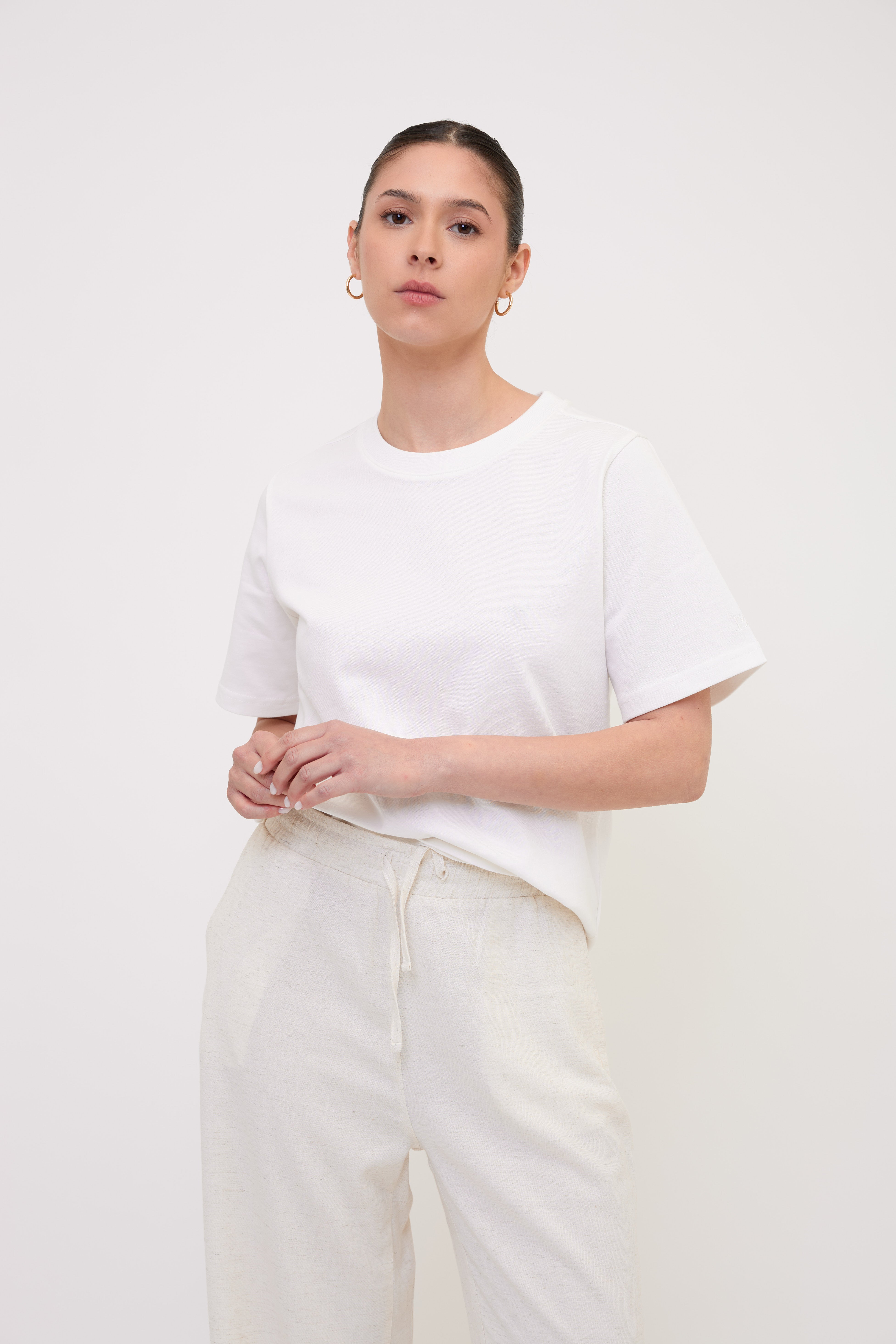 LORA tshirt white front medium look