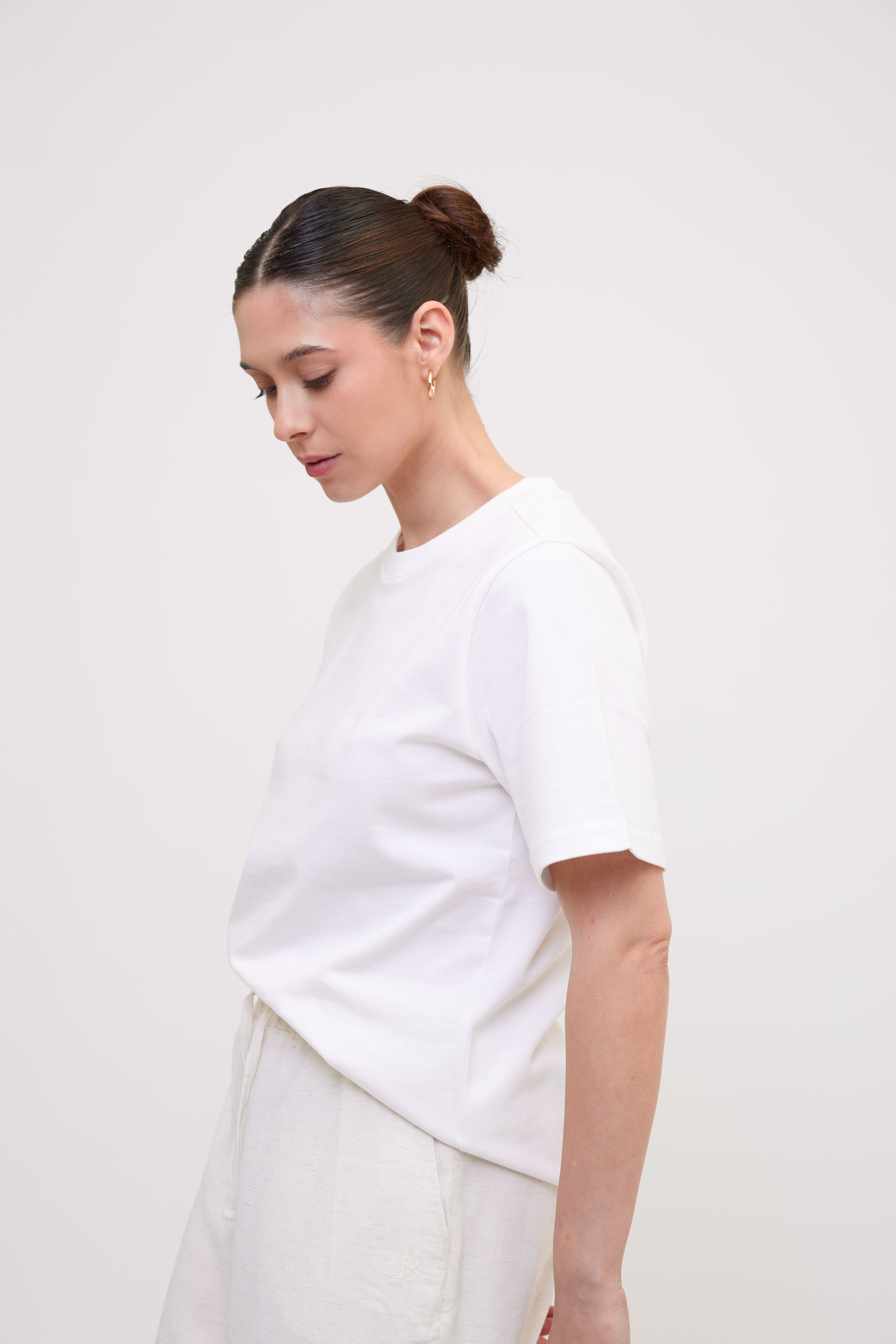 LORA tshirt white front side medium look